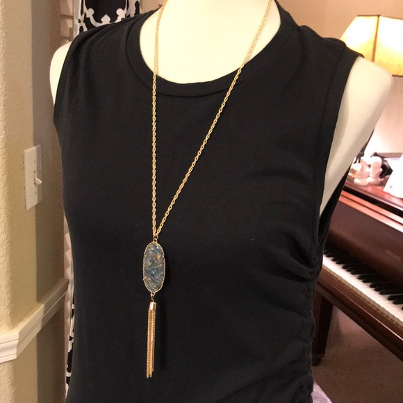 Jewelry - Statement shell necklace with gold chain /tassel